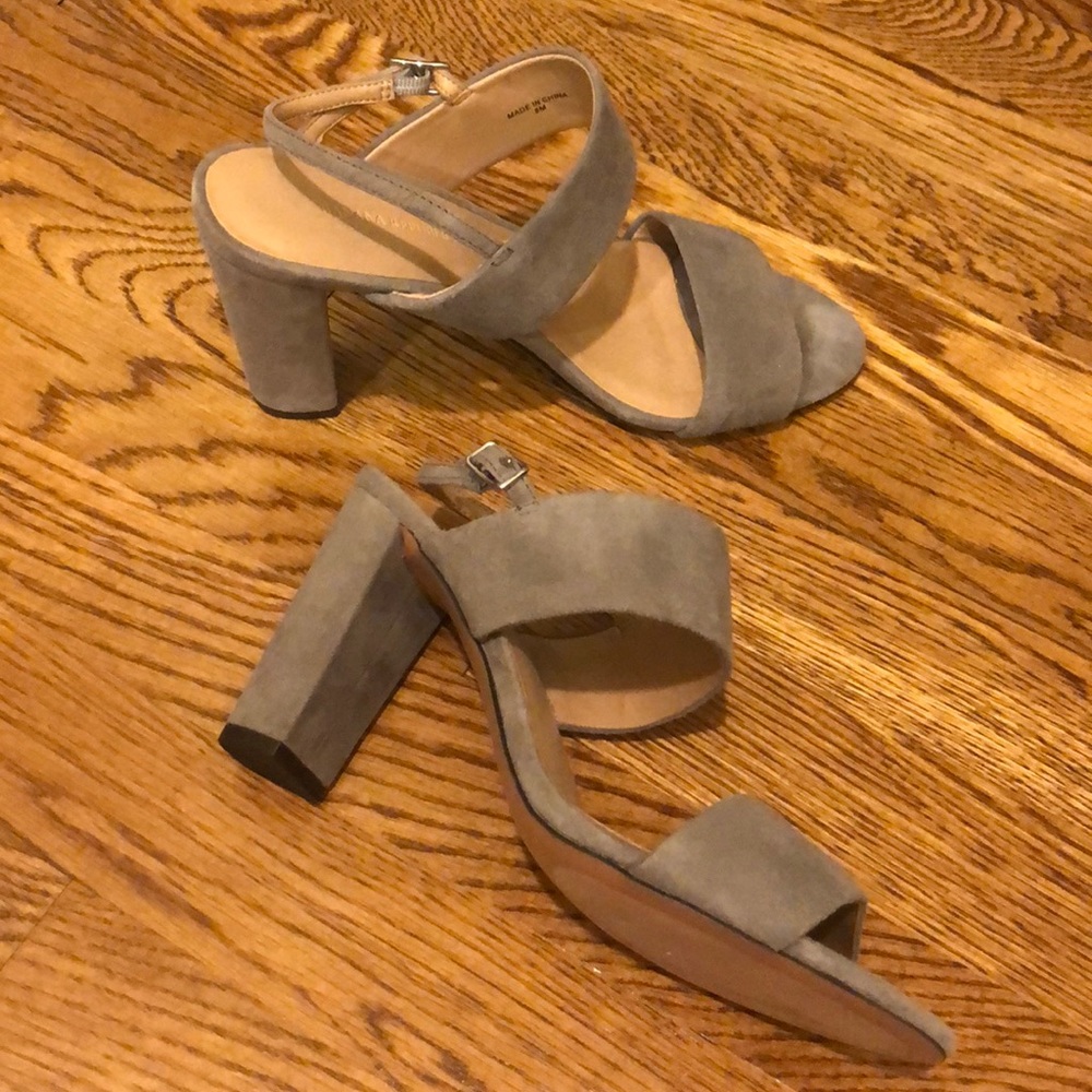 Banana Republic Heels - gray suede